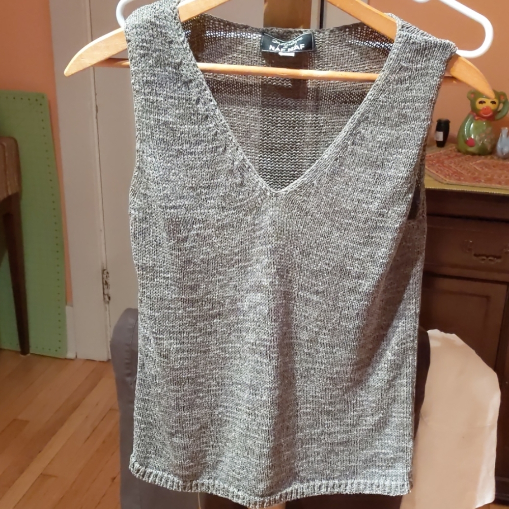 Vneck knit tank